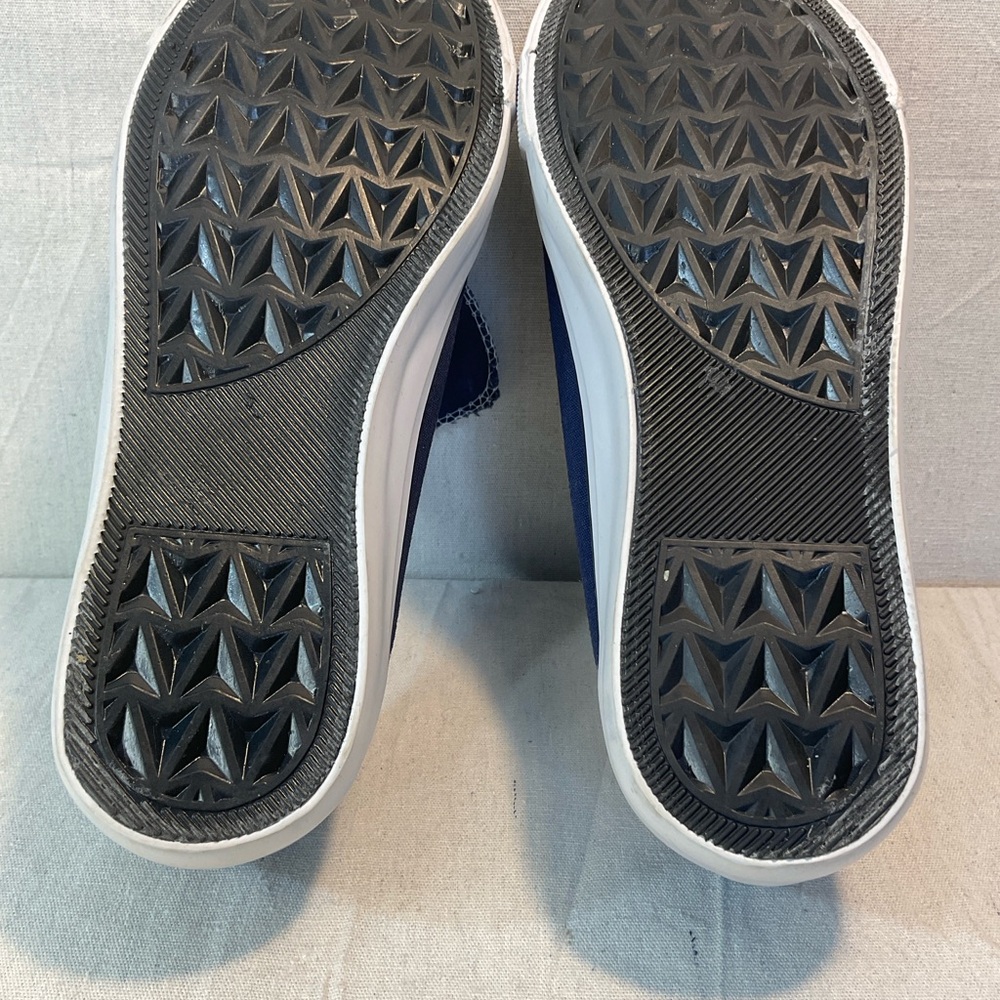 Classic Navy running shoes , men size 9. Absolutely Excellent Condition - Picture 6 of 8